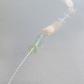 Paillette 4 mm blanc irisé sur fil