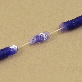 Paillette 3 mm violet irisé sur fil