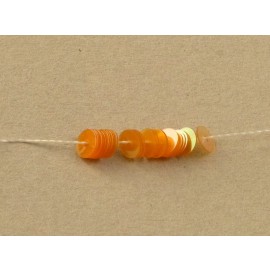 Paillette 4 mm mandarine irisée sur fil