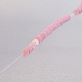 Flat sequin 4 mm porcelaine light pink on strand