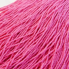 Seed bead 2 mm intensive rose on strand