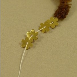 Flower flat sequin 5 mm metallic gold on strand