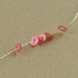 Flat sequin 3 mm iridescent pink on strand