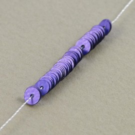 Flat sequin 4 mm metallic mat light purple on strand